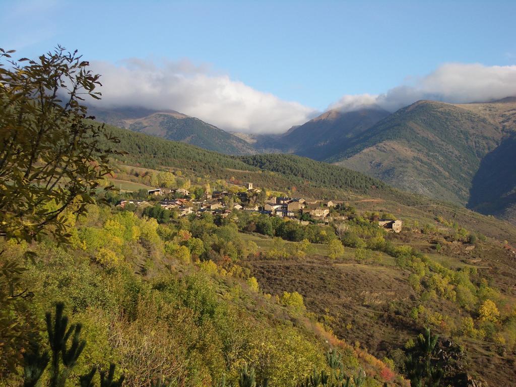 Hostal D'Éller Buitenkant foto